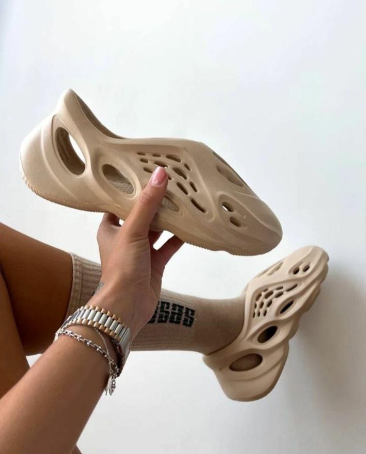 sandalias deportivas yeezy